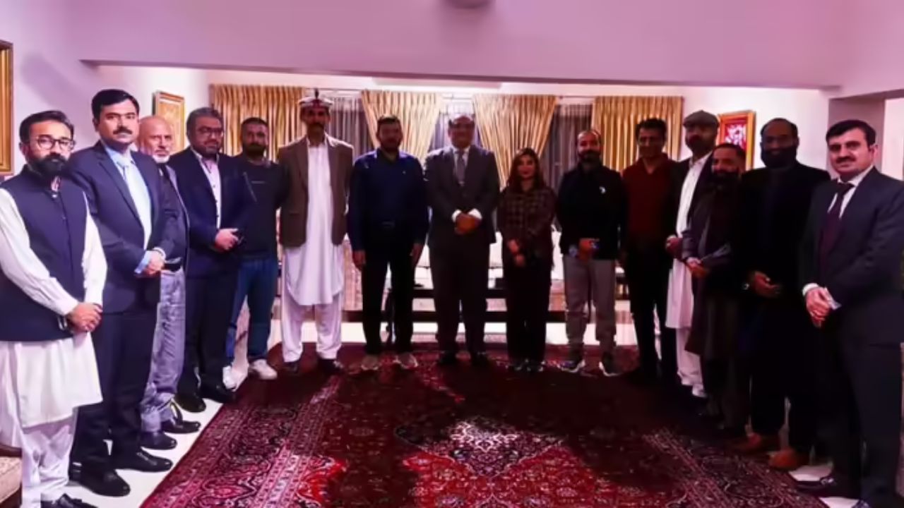 चुनाव से पहले शहबाज ने बांग्लादेश में उतारी फौज! यूनुस ने बिछा दिया रेड कार्पेट, खातिरदारी में जुटा पूरा अमला