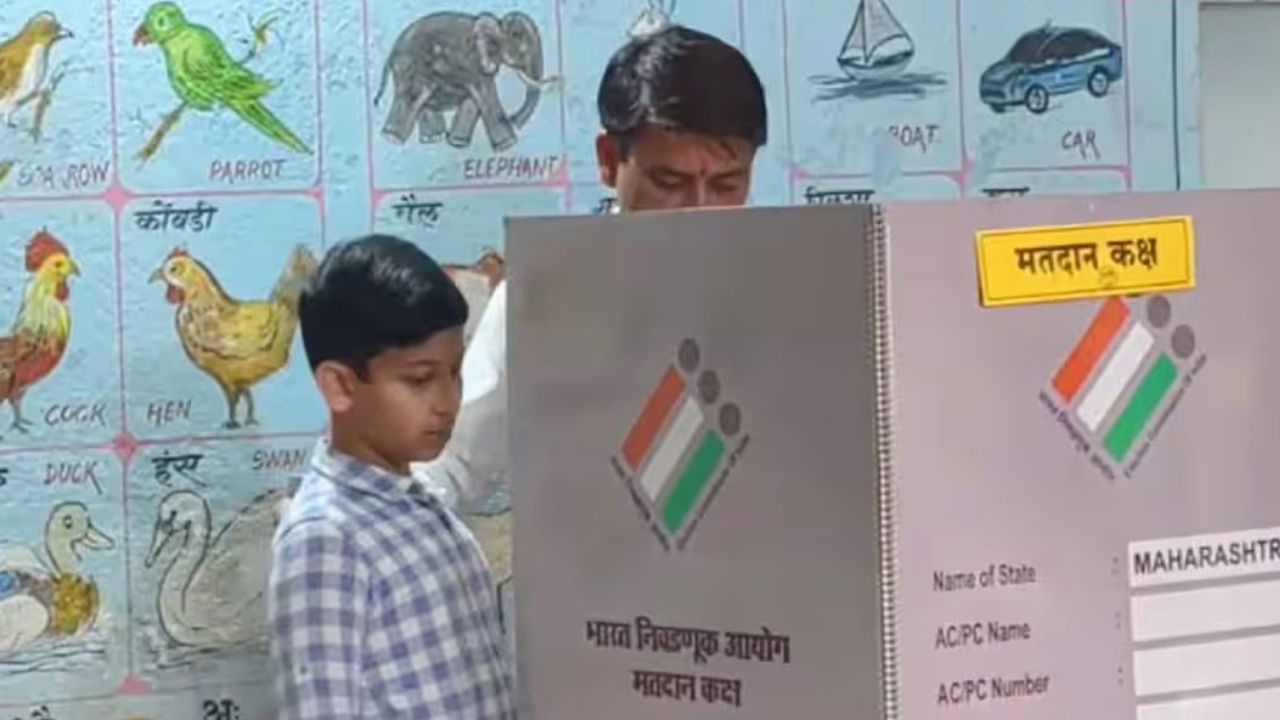 Solapur Politics: मोहिते पाटिल के बच्चे ने दबाया था EVM का बटन, दो चुनाव अधिकारी सस्पेंड