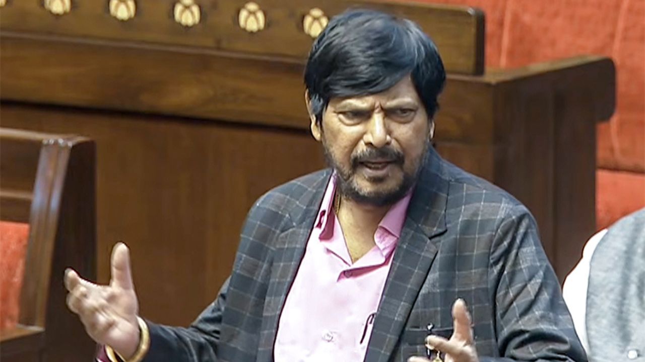 &lsquo;खड़गे निराश हैं क्योंकि सत्ता दूर है&rsquo; आठवले ने अपने अंदाज में दिया जवाब, बजट को बताया सबका साथ, सबका विकास