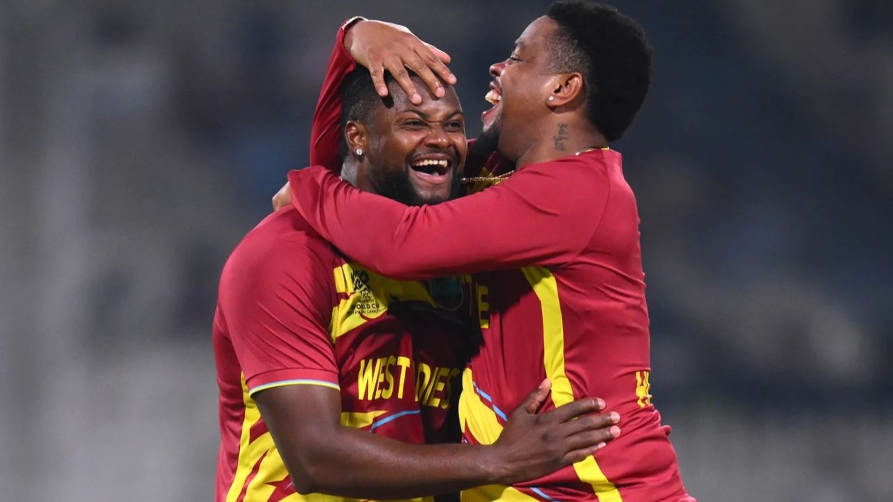 T20 World Cup में हैट्रिक लेकर रोमारियो शेफर्ड ने रचा इतिहास, वेस्टइंडीज के लिए ऐसा कारनामा करने वाले…