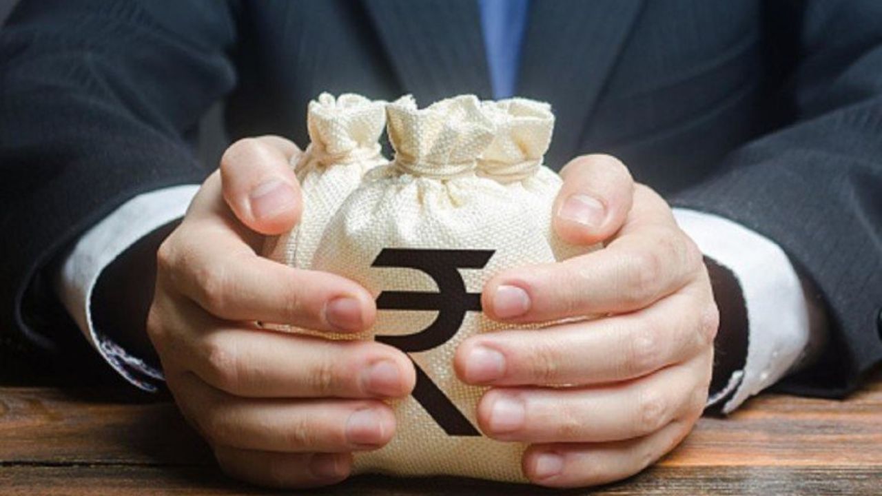 Bhandara News: चार हजार शिक्षकों का वेतन लंबित, प्रशासनिक लापरवाही का खामियाजा शिक्षकों को भुगतना पड़ा