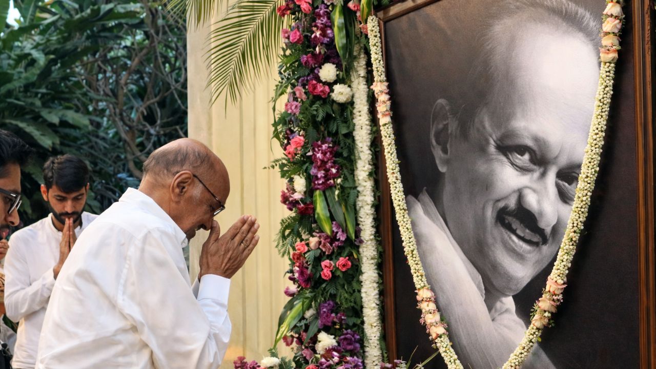 शरद पवार करेंगे महाराष्ट्र में खेला&zwj;! पार्थ-जय के साथ बंद कमरे की मीटिंग के बाद अजित पवार को दी श्रद्धांजलि