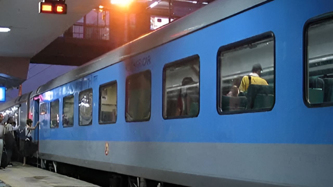 Special Trains Extension: रेल यात्रियों के लिए खुशखबरी! पश्चिम रेलवे ने बढ़ाईं 10 जोड़ी स्पेशल ट्रेनें