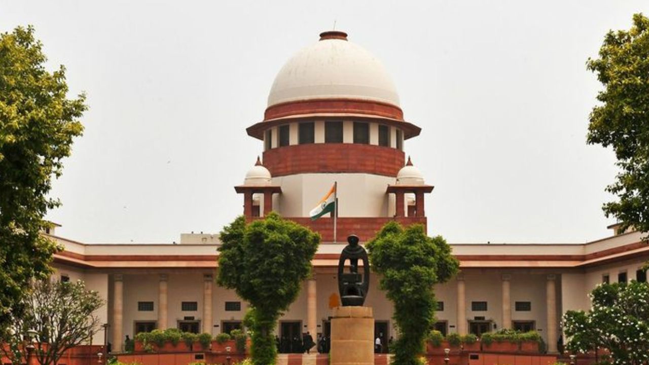 ‘चांद और सूरज छोड़कर’…सबकुछ मुफ्त देने का वादा, चुनावी रेवड़ी के खिलाफ याचिका पर सुप्रीम कोर्ट करेगा सुनवाई