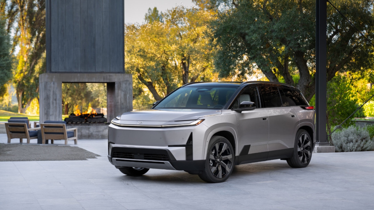 बड़ी फैमिली के लिए आई दमदार Electric SUV, Toyota Highlander EV देगी 515KM रेंज, Kia EV9 को सीधी टक्कर