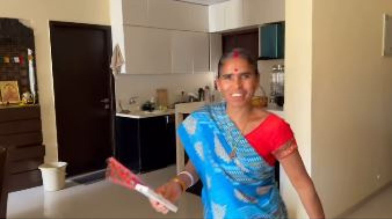 बेंगलुरु कपल की एनिवर्सरी पर काम वाली दीदी का सरप्राइज, दिल छू लेने वाला वीडियो वायरल