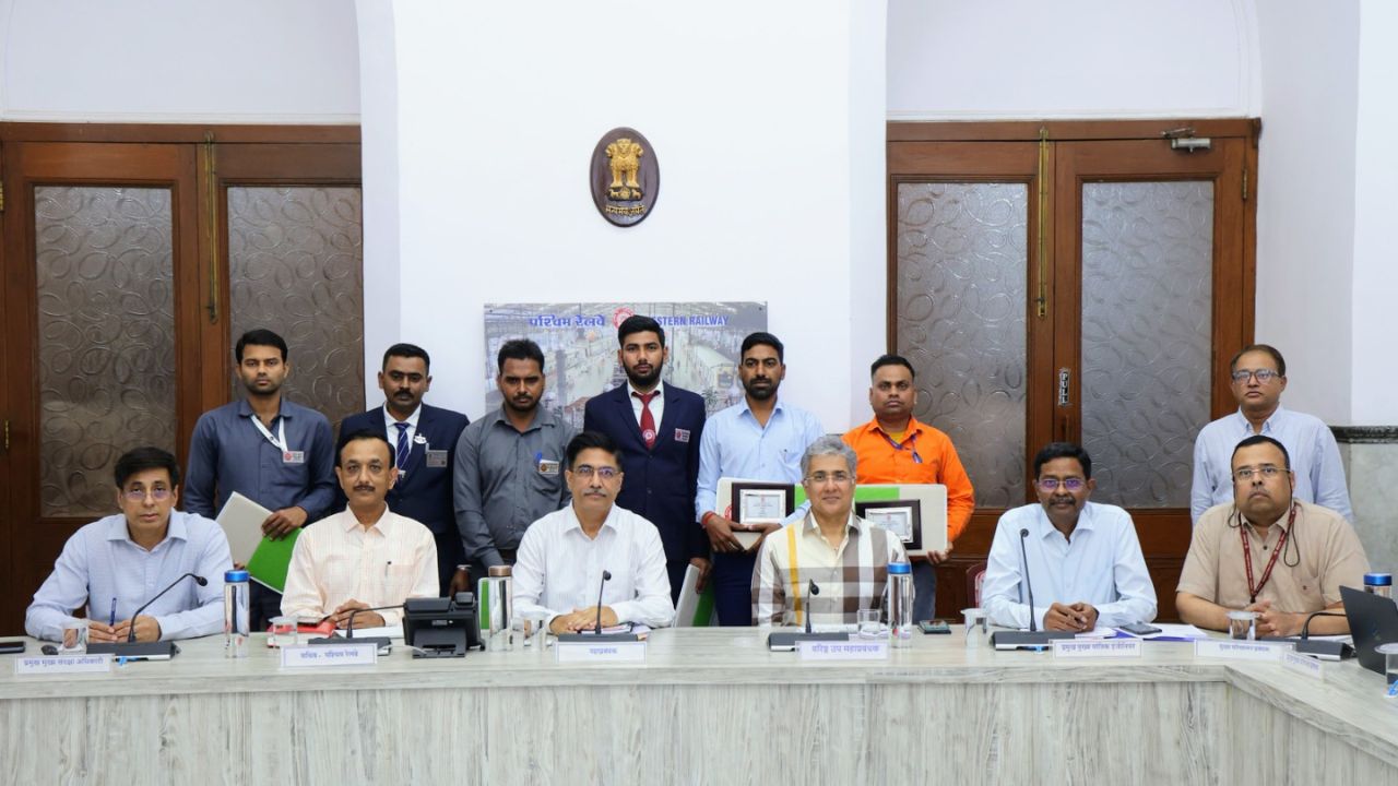 कर्तव्यनिष्ठा को सलाम: पश्चिम रेलवे के 10 कर्मचारी ‘जीएम सेफ्टी अवार्ड’ से सम्मानित, टाल दिए थे बड़े हादसे