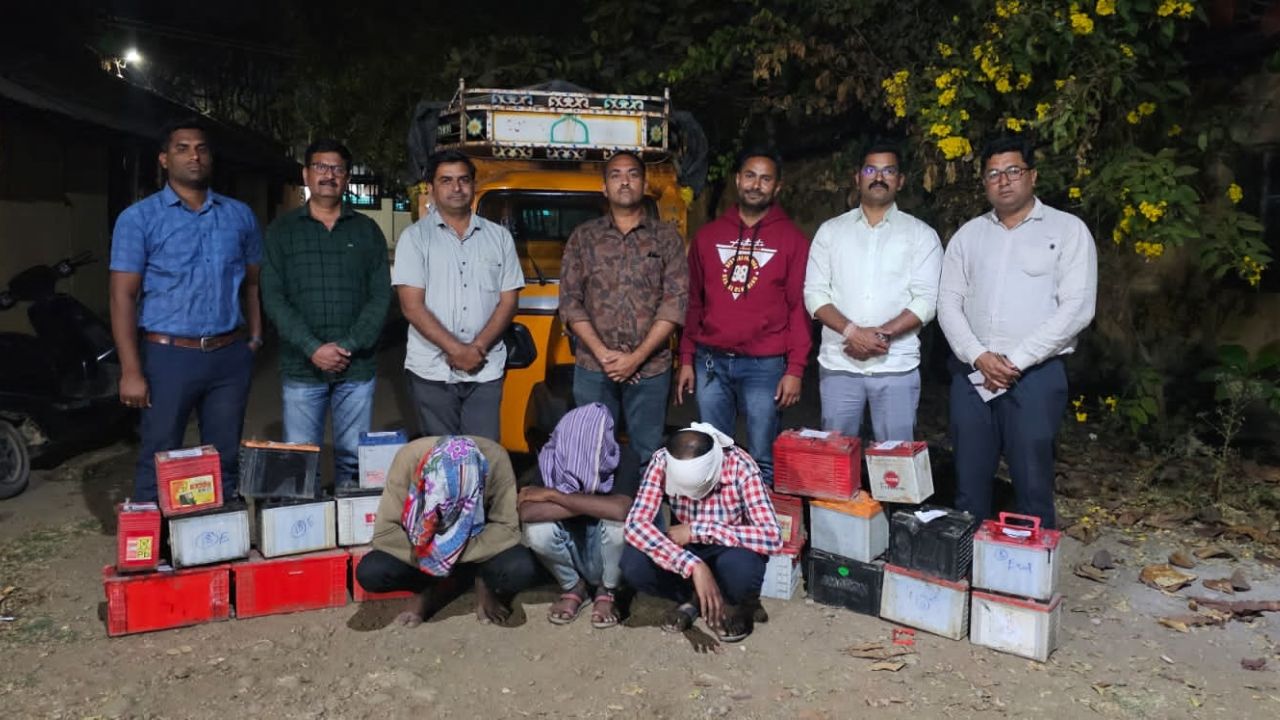 Yavatmal News: चारपहिया वाहनों की बैटरी चोरी करने वाले तीन आरोपी गिरफ्तार, 2.15 लाख रुपये का माल बरामद
