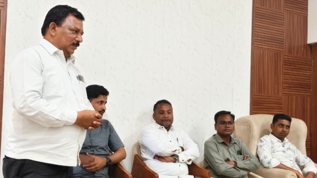 महायुति में मचा घमासान! विधायक की एक गलती पड़ी भारी, BJP के 47 सरपंचों ने सभा का किया बहिष्कार