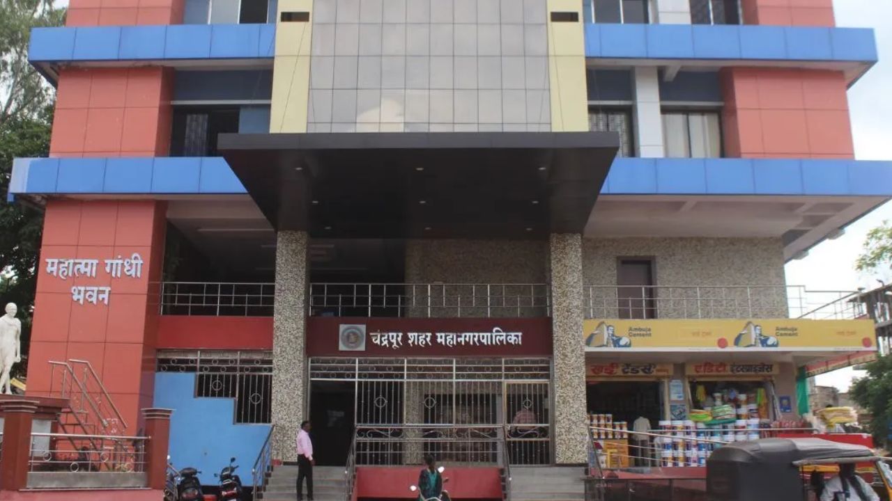 चंद्रपुर कांग्रेस में बगावत! वडेट्टीवार समर्थकों ने ठुकराया हाईकमान का फरमान, मचा सियासी बवाल