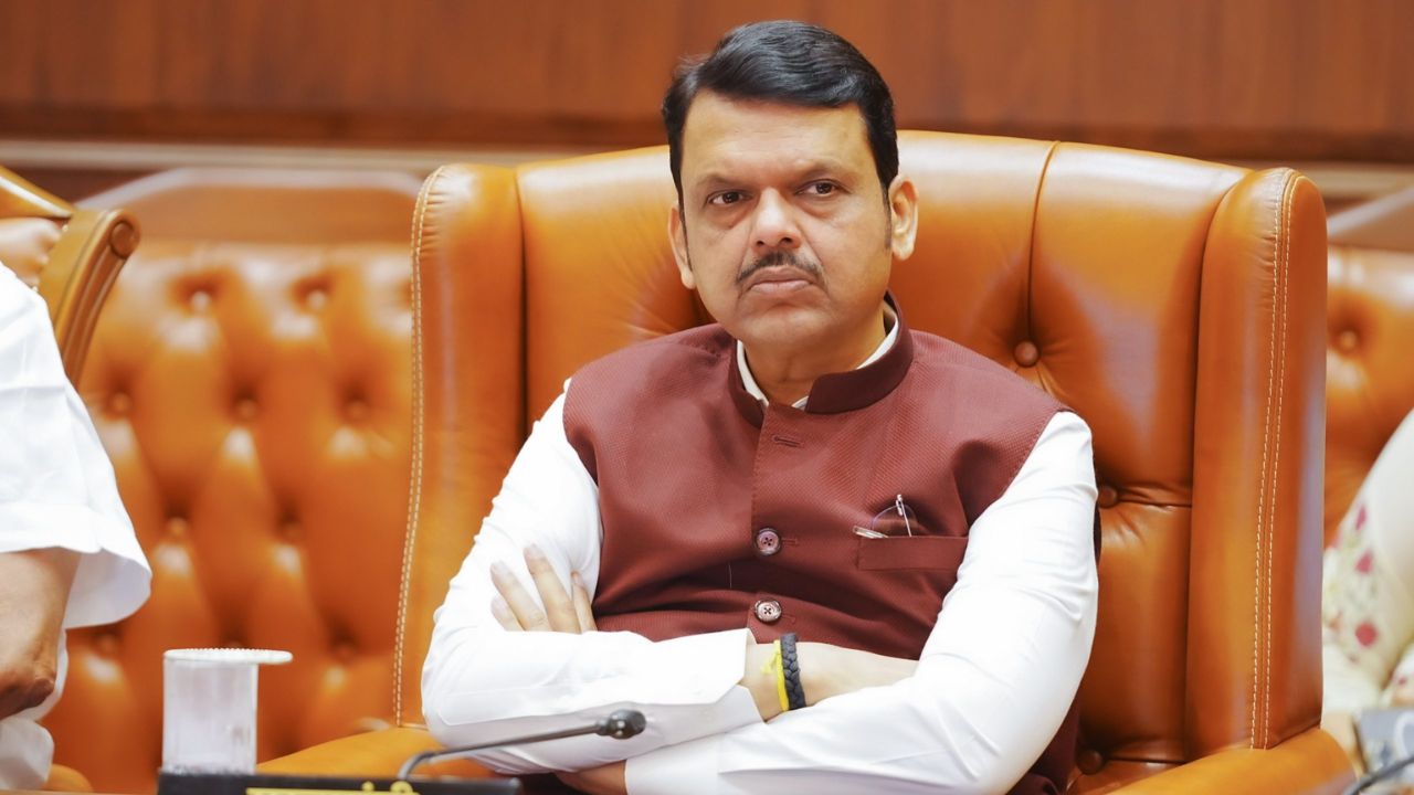 CM फडणवीस पर तंज पड़ा भारी, 39K फॉलोअर्स वाला ‘X’ अकाउंट अब होगा डिलीट? महाराष्ट्र पुलिस ने भेजा नोटिस