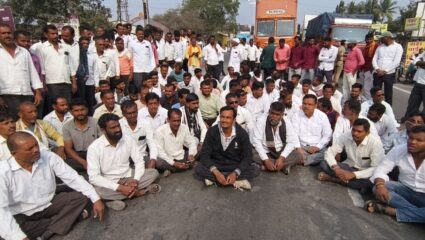 प्याज के दाम में गिरावट, किसानों का जोरदार प्रदर्शन, प्रति क्विंटल एक हजार रुपये अनुदान की मांग