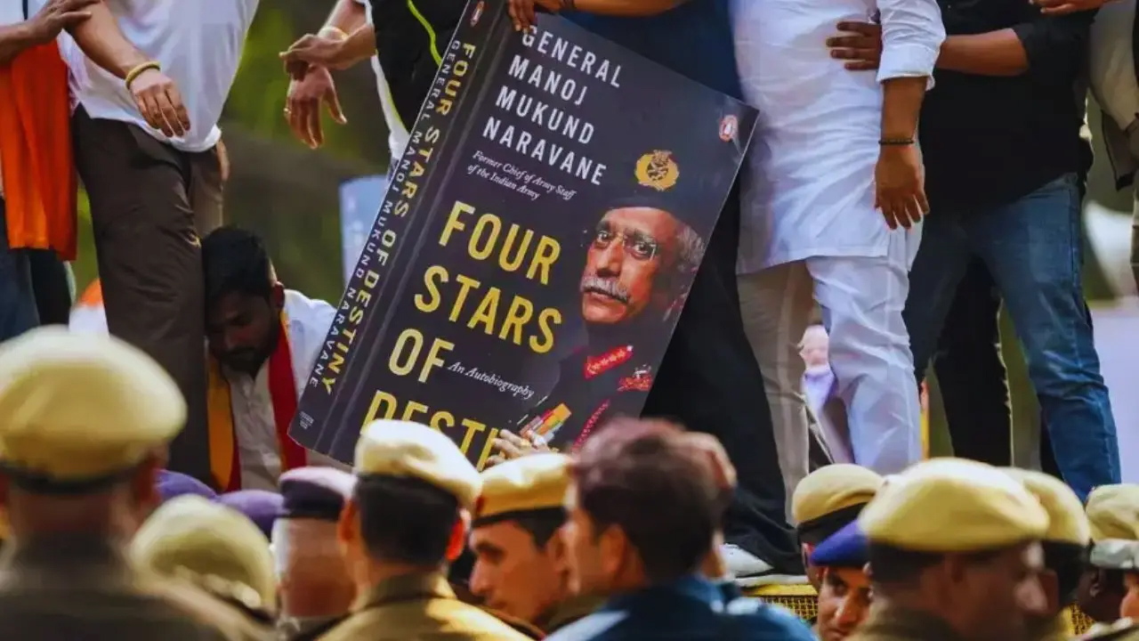 जिसका डर था वही हुआ…जनरल नरवणे की ‘किताब लीक’ मामले में बड़ा एक्शन, पेंगुइन के दफ्तर तक पहुंची दिल्ली पुलिस