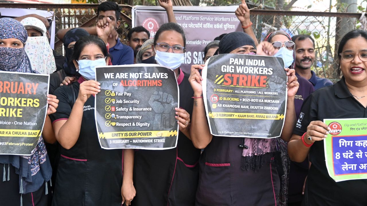 गिग और प्लेटफॉर्म सेवा कर्मियों ने अधिकार, सुरक्षा और स्थायी रोजगार की मांग