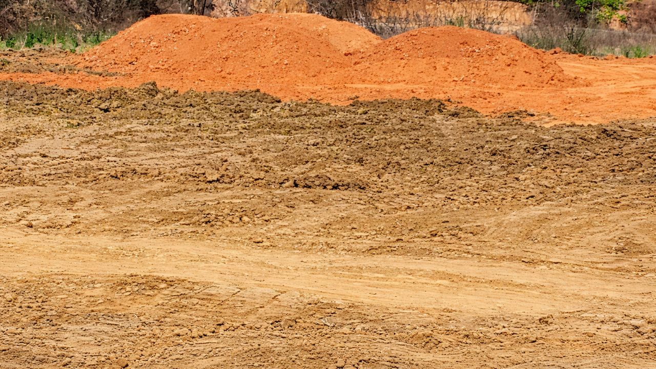 NH-53 पर मुरूम की खुलेआम चोरी, रॉयल्टी के बिना उत्खनन, राजस्व विभाग की कार्यप्रणाली पर उठे सवाल