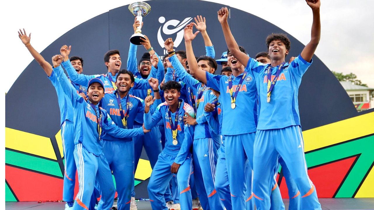 Under-19 World Cup का खिताब जीतने के बाद भारतीय टीम पर मेहरबान हुआ BCCI, कर दिया करोड़ों के इनाम का ऐलान