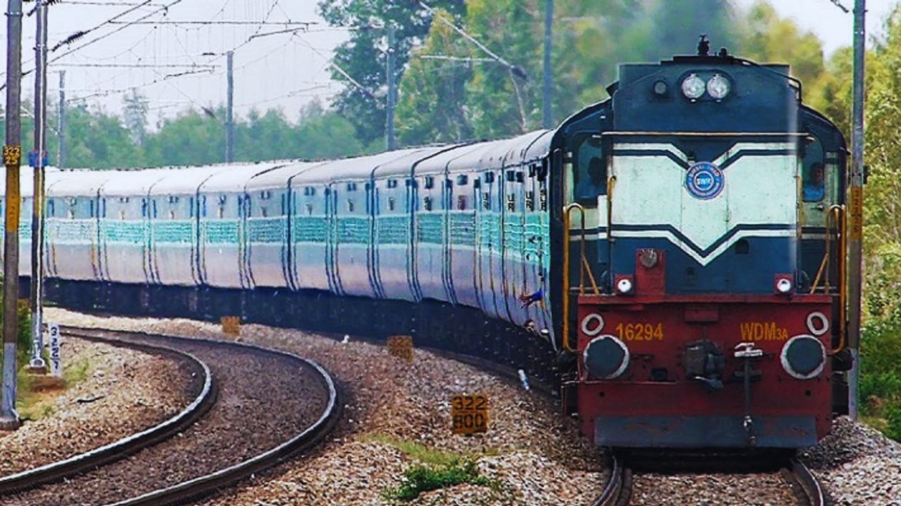 रेलवे का नया नियम: टीटीई अब नहीं करेगा इंतजार, बोर्डिंग स्टेशन पर न पहुंचे तो टिकट कैंसिल