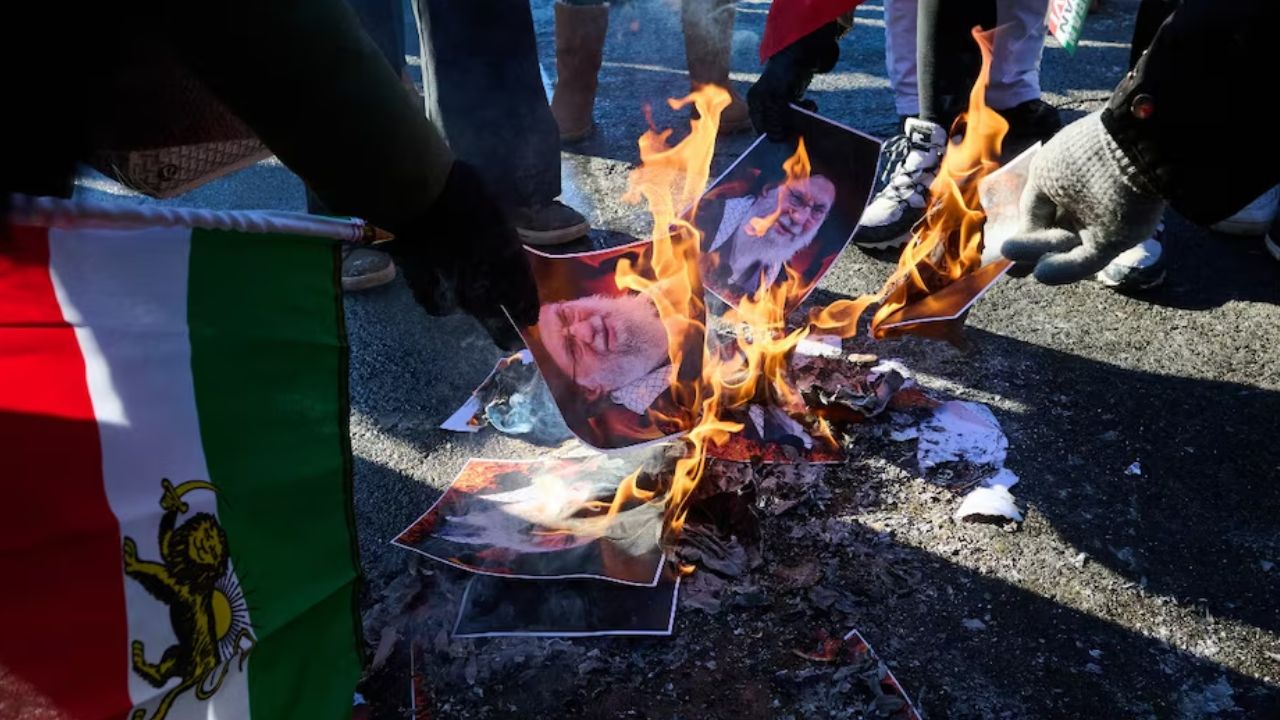 महिलाओं से बलात्कार, गर्भाशय निकाले… ईरान में प्रदर्शनकारियों पर सुरक्षा बलों द्वारा बर्बर हिंसा के आरोप