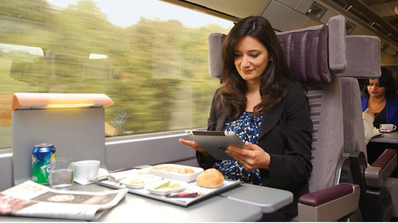 अब सीट पर मिलेगा ऑनलाइन ऑर्डर किया खाना, रेलवे ने डिजिटल ई-पैंट्री सेवा का विस्तार किया