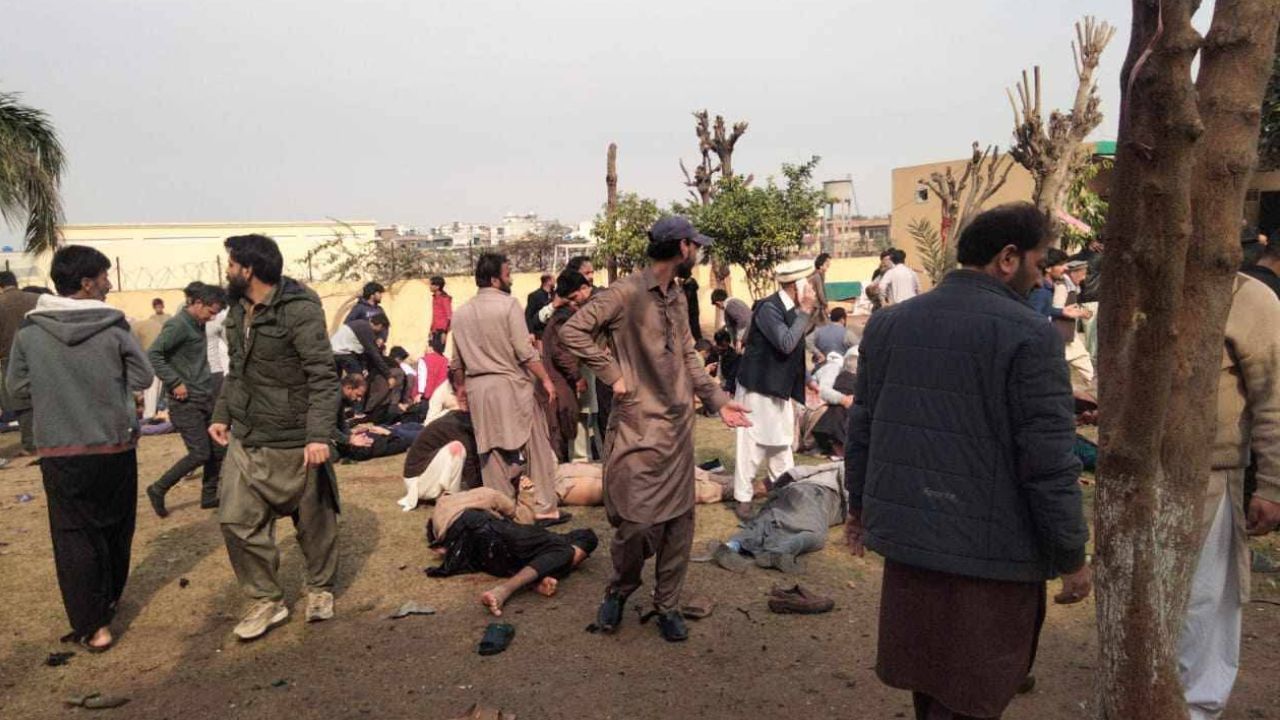 2026 का सबसे बड़ा धमाका! इस्लामाबाद की ‘कसर-ए-खदीजतुल कुबरा’ मस्जिद में बिछीं लाशें; 70 से ज्यादा घायल