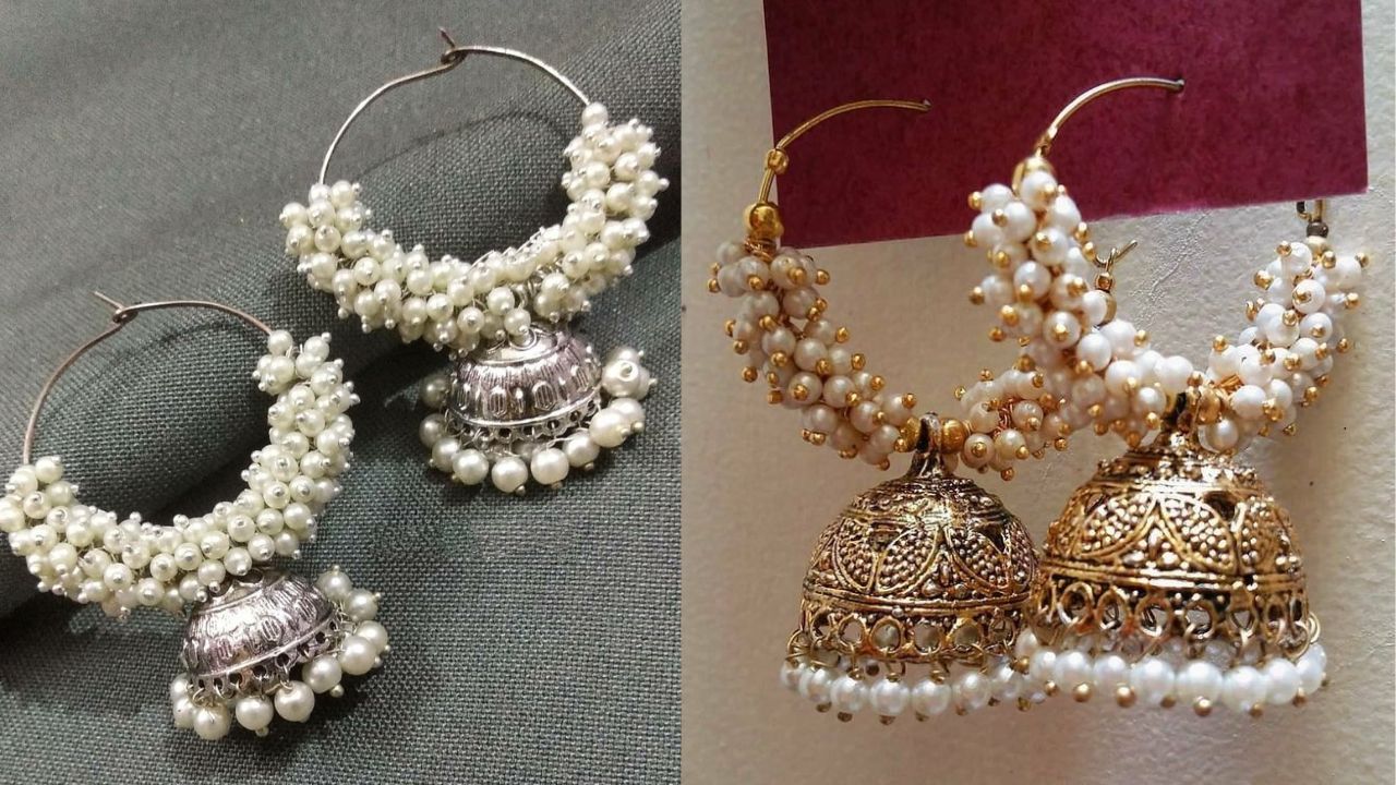 पर्ल और सिल्वर बाली-झुमकी अगर आप भारी झुमके नहीं पहनना चाहतीं तो मोतियों की बाली के नीचे छोटी झुमकी वाला यह डिजाइन ट्राई करें। यह बहुत हल्का होता है और दिन भर की पूजा या कार्यक्रमों के लिए आरामदायक और स्टाइलिश विकल्प है।
