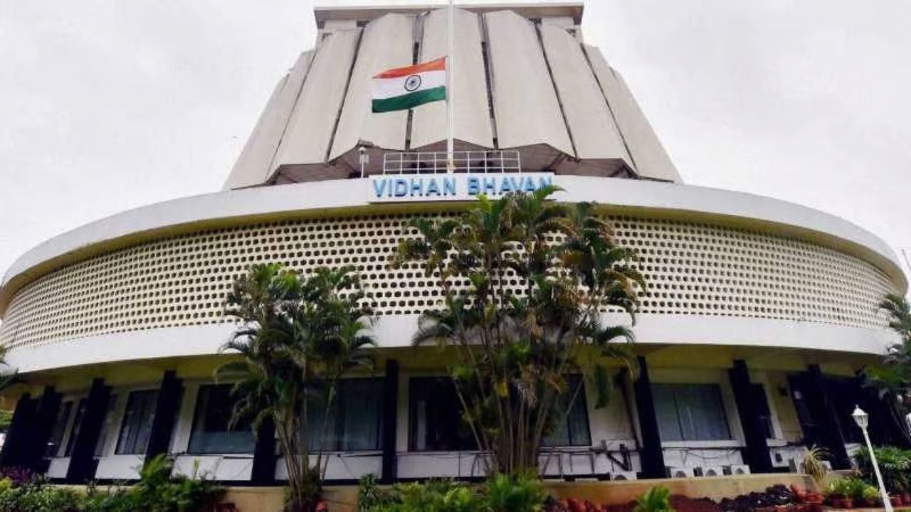 मई 2026 में खत्म होगा उद्धव ठाकरे का विधान परिषद कार्यकाल, दोबारा चुनाव लड़ने पर सियासी अटकलें तेज