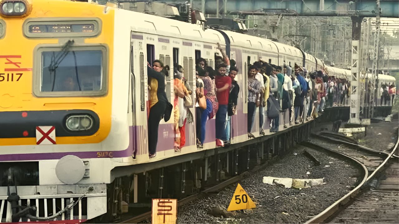 Mumbai Local यात्रियों की बल्ले-बल्ले! पीक ऑवर्स में एक्सप्रेस ट्रेनों की ‘No Entry’, अब समय पर चलेगी लाइफलाइन