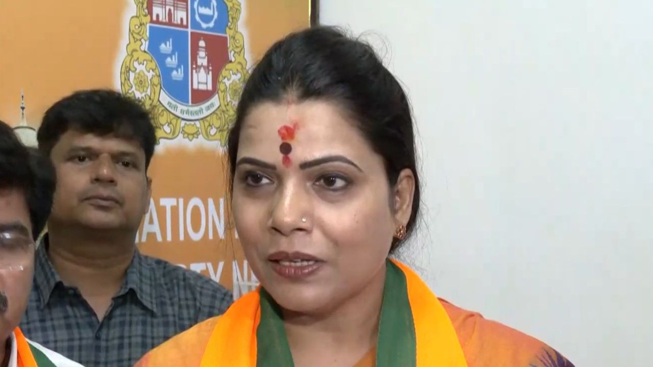 &lsquo;बांग्लादेशी घुसपैठियों का होगा सफाया&rsquo;, ऋतु तावडे ने भरी हुंकार, कांग्रेस से BJP और अब मुंबई की मेयर प्रत्याशी