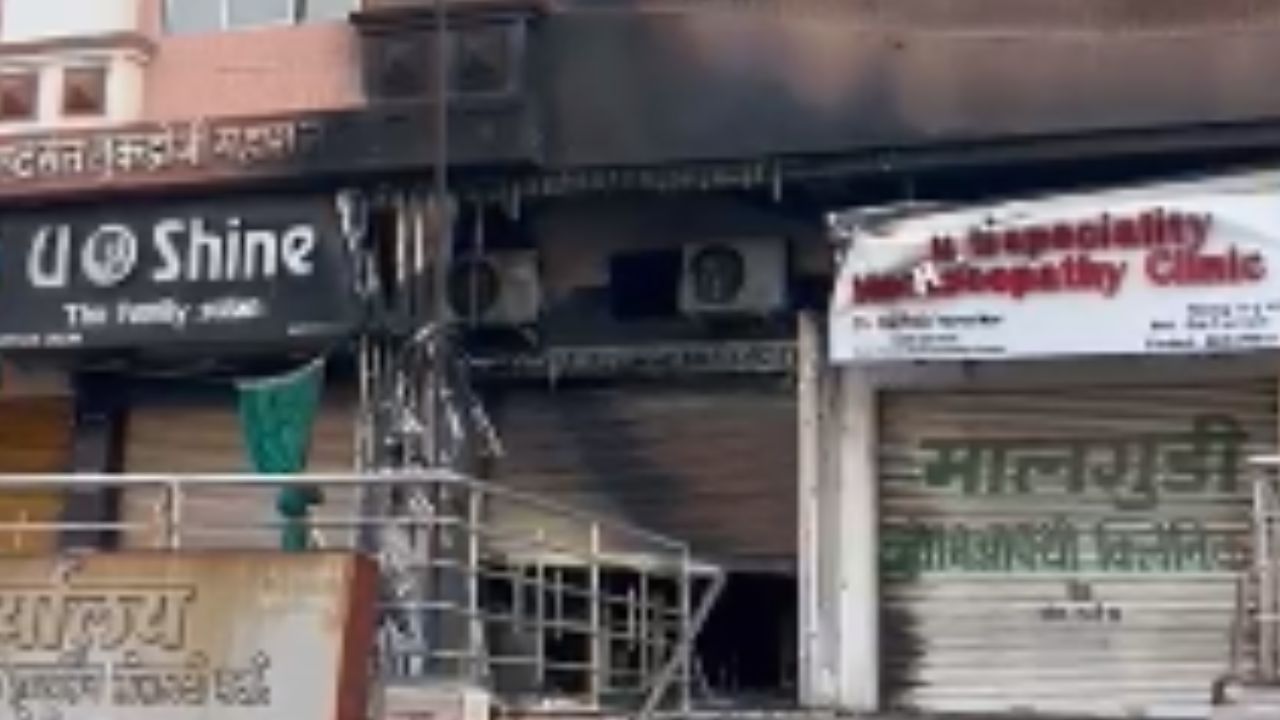 Nagpur News: नंदनवन में हाई-वोल्टेज ड्रामा! कैफे में पेट्रोल डालकर लगाई आग, भारी पुलिस बंदोबस्त तैनात