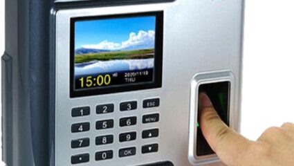 आश्रम स्कूलों में आधार लिंक्ड बायोमेट्रिक हाजिरी अनिवार्य, AE-BAS पोर्टल से ट्राइबल स्कूलों में पारदर्शिता