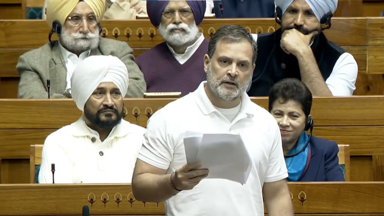 राहुल गांधी ने संसद में उठाया डोकलाम का मुद्दा, संसद में मचा हंगामा, राजनाथ-अमित शाह खड़े होकर करने लगे विरोध