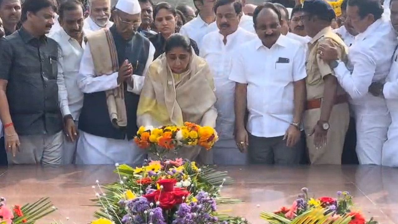 सुनेत्रा पवार ने यशवंतराव चव्हाण को दी श्रद्धांजलि, PSO के परिवार से करेंगी मुलाकात, सरकार को लेकर कही ये बात