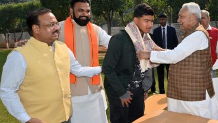 वैभव सूर्यवंशी की एतिहासिक पारी देखकर गदगद हुए CM नीतीश कुमार, बिहार के लाल के लिए कह दी ये बड़ी बात