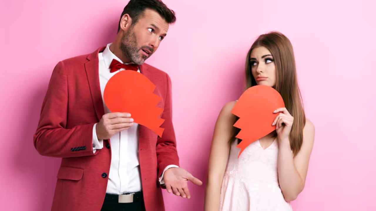 Valentine’s Day Tips: पहली बार वैलेंटाइन डे मनाने वाले कपल्स न करें ये 5 गलतियां, वरना बर्बाद हो जाएगी डेट!