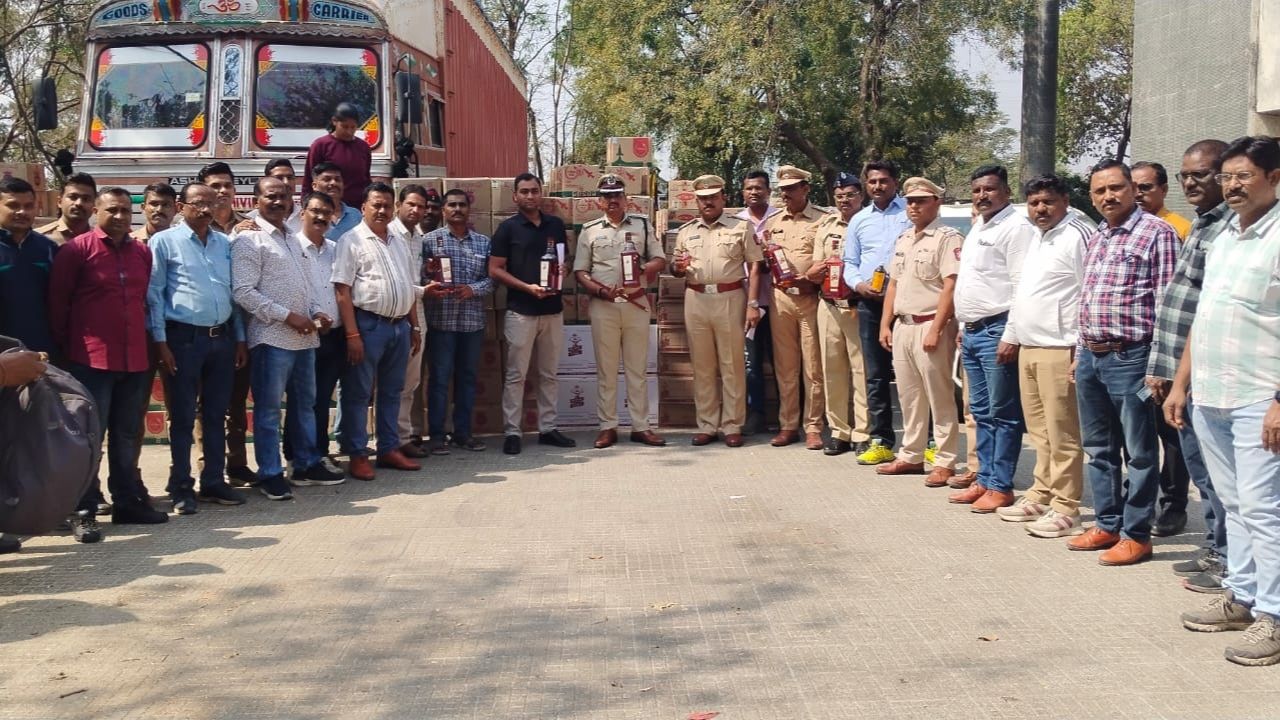 गोवा और एमपी की नकली शराब पर बड़ा प्रहार; यवतमाल-वर्धा सीमा पर कंटेनर सहित 3 वाहन पकड़े, तस्कर फरार