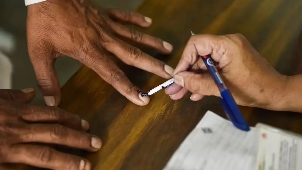 जिला परिषद चुनाव: पुणे, कोल्हापुर और लातूर समेत 12 जिलों में चुनावी जंग, कल होगी वोटिंग, 9 को मतगणना